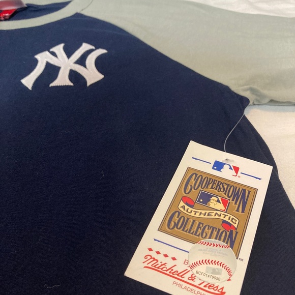 New York Yankees Team Captain Tee by Mitchell & Ness. - Picture 8 of 8